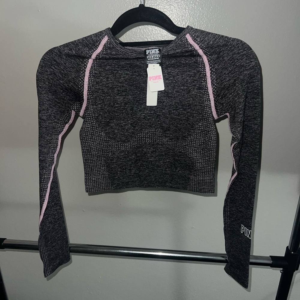Long Sleeve Cropped Work Out Shirt
